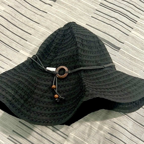 Betmar, Coconut Ring Safari Braid Hat in Black, UPF 50+, Excellent Condition main image 4